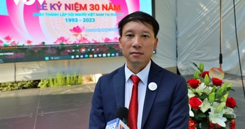 Hội người Việt Nam tại Romania kỷ niệm 30 năm thành lập Hội người Việt Nam tại Romania kỷ niệm 30 năm thành lập