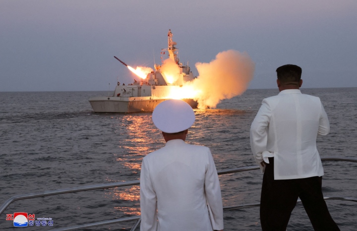 Triều Tiên phóng thử tên lửa hành trình từ tàu hộ vệ mới - 2