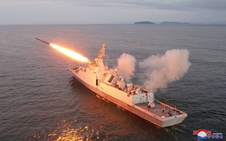 Triều Tiên phóng thử tên lửa hành trình từ tàu hộ vệ mới - 3