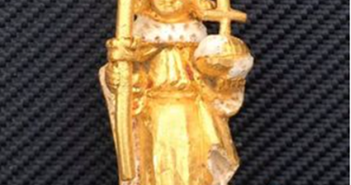 Đi dạo trên cánh đồng, chàng trai vô tình đụng trúng kho báu gần 63 tỷ đồng Đi dạo trên cánh đồng, chàng trai vô tình đụng trúng kho báu gần 63 tỷ đồng