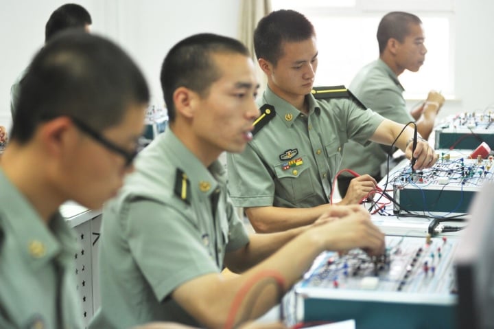 Học sinh Trung Quốc đua nhau thi vào trường quân sự