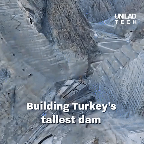 Toàn cảnh xây dựng đập thủy điện cao nhất Thổ Nhĩ Kỳ qua video 40 giây: 5 triệu m3 bê tông, đủ điện cho 2,5 triệu người dùng