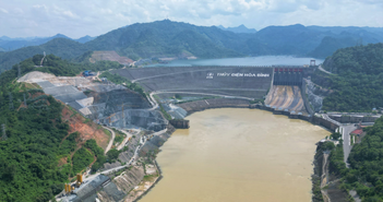 Đại công trường "bạt núi khoan hầm" xây nhà máy thủy điện Hòa Bình mở rộng Đại công trường "bạt núi khoan hầm" xây nhà máy thủy điện Hòa Bình mở rộng
