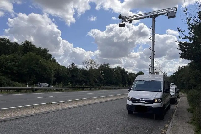 Cảnh sát Anh dùng camera AI phát hiện vi phạm giao thông
