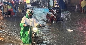 Thành phố Hồ Chí Minh ngập nặng sau cơn mưa lớn trong đêm Thành phố Hồ Chí Minh ngập nặng sau cơn mưa lớn trong đêm