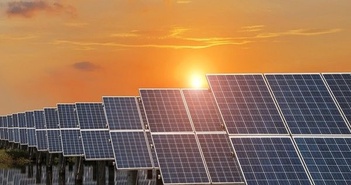 Độc lạ trang trại điện mặt trời nằm ngay trên bãi rác: Không sợ ‘bốc mùi’, rộng hơn 28 sân bóng đá, sản xuất đủ điện cho gần 20.000 hộ ở thành phố lớn Độc lạ trang trại điện mặt trời nằm ngay trên bãi rác: Không sợ ‘bốc mùi’, rộng hơn 28 sân bóng đá, sản xuất đủ điện cho gần 20.000 hộ ở thành phố lớn