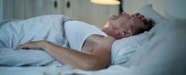 Chỉnh nhiệt độ điều hòa thế nào để bạn và đặc biệt là người cao tuổi có 1 giấc ngủ ngon?