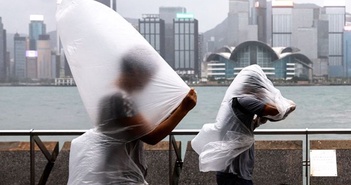 Trung Quốc: Hong Kong nâng cảnh báo bão Saola lên mức cao nhất Trung Quốc: Hong Kong nâng cảnh báo bão Saola lên mức cao nhất