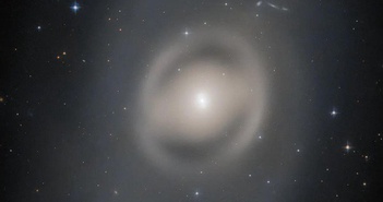 Bóng ma NASA chụp được là "cánh cửa thời gian"? Bóng ma NASA chụp được là "cánh cửa thời gian"?