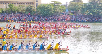 Hơn 1.000 vận động viên tranh tài trên sông dịp Tết Độc lập