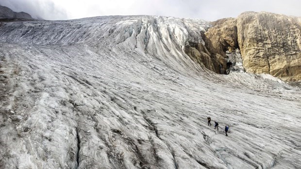 Thụy Sĩ đo lượng sông băng tan chảy sau mùa Hè nóng bức