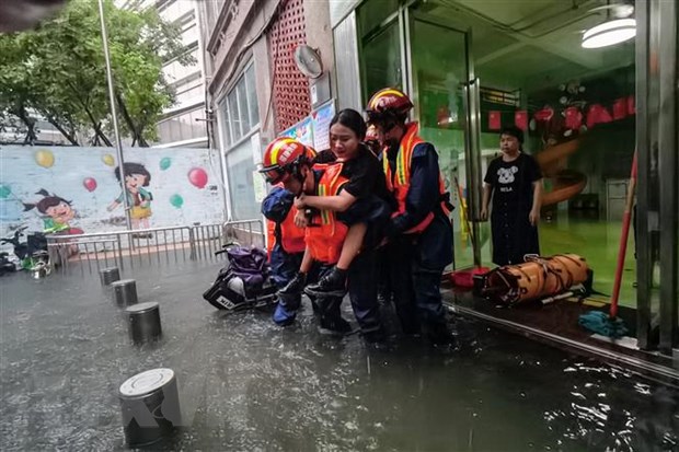 Trung Quốc tiếp tục cảnh báo vàng về mưa bão trong những ngày tới