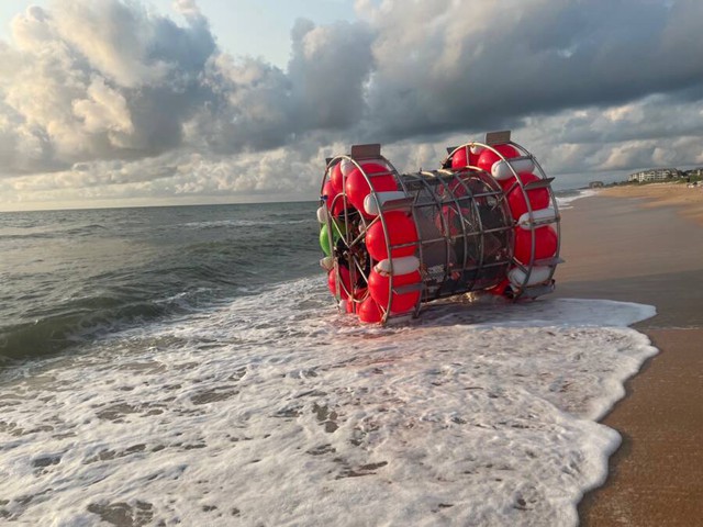 Người đàn ông ở Florida bị bắt sau khi cố gắng vượt biển trên chiếc bánh xe hamster tự chế