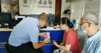 Cặp vợ chồng U70 sập bẫy lừa đảo online, suýt mất hết 6 tỷ đồng tiền hưu trí: Cảnh sát lập tức vào cuộc cứu nguy kịp thời