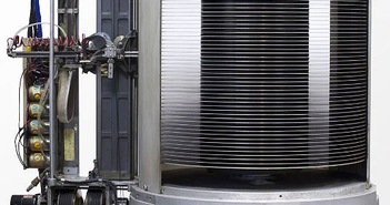 Đây là chiếc ổ cứng đầu tiên trên thế giới, nặng hơn 1000 Kg Đây là chiếc ổ cứng đầu tiên trên thế giới, nặng hơn 1000 Kg