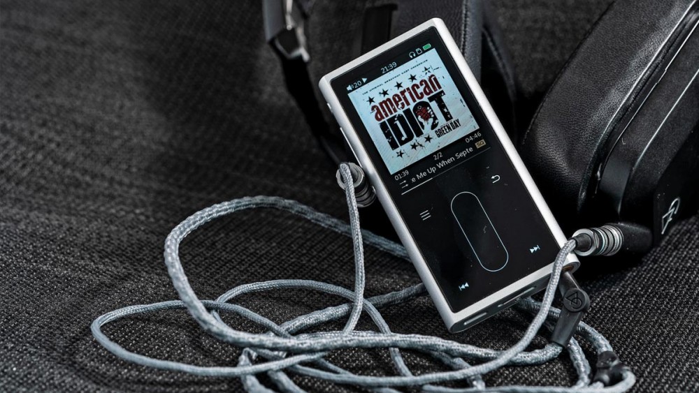 Các mẫu máy nghe nhạc MP3, MP4 giá bình dân tốt nhất năm 2021