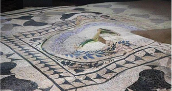 Sửa chung cư, nhóm công nhân vô tình phát hiện kho báu khổng lồ Sửa chung cư, nhóm công nhân vô tình phát hiện kho báu khổng lồ