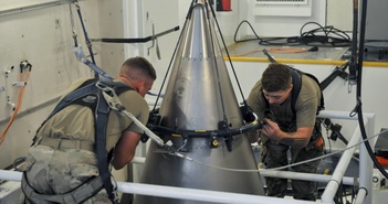 Mục sở thị công việc bảo trì kho vũ khí hạt nhân của quân đội Mỹ