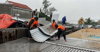 Thiên tai tại miền Trung làm 7 người thương vong, 153 nhà bị tốc mái Thiên tai tại miền Trung làm 7 người thương vong, 153 nhà bị tốc mái