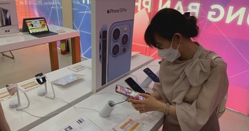 Vì sao người Việt phải mua iPhone 15 vào lúc nửa đêm? Vì sao người Việt phải mua iPhone 15 vào lúc nửa đêm?
