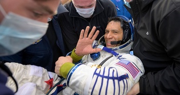 Vụ phi hành gia 'mắc kẹt' trên ISS: Cơ thể con người biến đổi thế nào trong không gian?