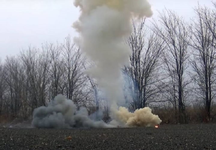 Đám khói do lựu đạn RDG-U tạo ra.