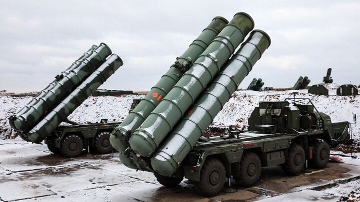 Tổ hợp tên lửa S-400.