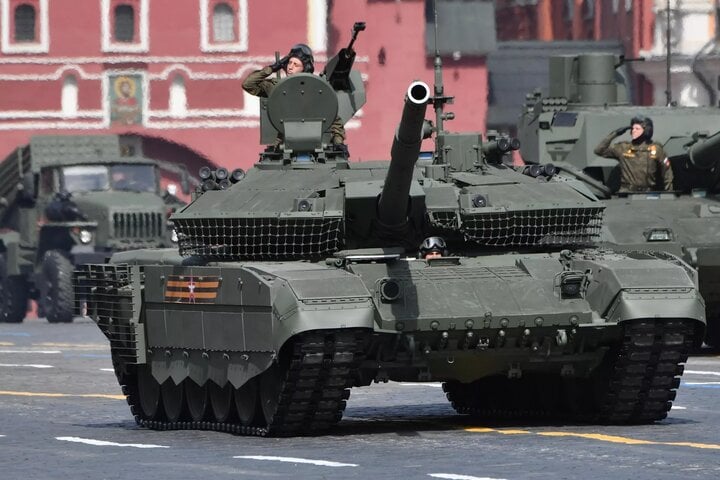 Xe tăng T-90M Proryv trong cuộc duyệt binh Ngày Chiến thắng lần thứ 77 ở Moscow, tháng 5/2022.