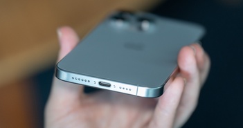 iPhone 15 series vẫn chỉ cho sạc nhanh 20W nhưng dùng củ sạc tận 65W có ảnh hưởng gì không? iPhone 15 series vẫn chỉ cho sạc nhanh 20W nhưng dùng củ sạc tận 65W có ảnh hưởng gì không?