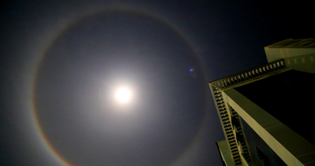 Hào quang xuất hiện quanh Mặt trăng đêm Trung thu ở Quảng Ninh