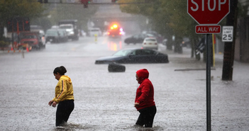 Mỹ ban bố tình trạng khẩn cấp ở New York do ngập lụt nghiêm trọng