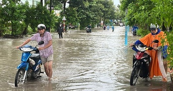 Mưa lớn gây ngập nặng nhiều tuyến đường ở Bình Dương Mưa lớn gây ngập nặng nhiều tuyến đường ở Bình Dương