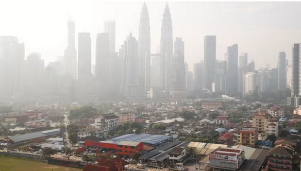 Malaysia “gieo mây” tạo mưa, đóng cửa trường học vì khói mù