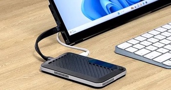PC mini chạy Windows 11 nhỏ hơn và nhẹ hơn iPhone 15 PC mini chạy Windows 11 nhỏ hơn và nhẹ hơn iPhone 15