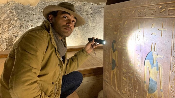 Mở lăng mộ cổ chứa xác ướp Ai Cập, nhà khoa học mắc bệnh bí ẩn