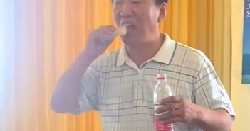 Chủ tịch công ty xà phòng Trung Quốc gây sốc vì ăn sản phẩm của mình
