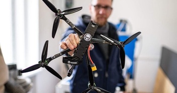 Pháo binh và không quân là dĩ vãng, UAV mới là tương lai chiến tranh Pháo binh và không quân là dĩ vãng, UAV mới là tương lai chiến tranh