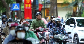 Người dân Thủ đô co ro đón không khí lạnh đầu mùa kèm mưa Người dân Thủ đô co ro đón không khí lạnh đầu mùa kèm mưa