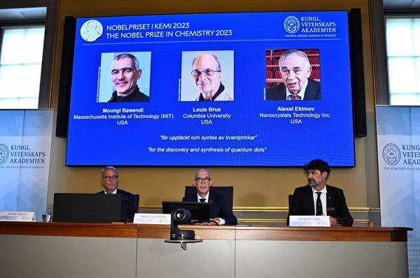 Nobel Hóa học 2023 được trao cho 3 nhà khoa học phát hiện chấm lượng tử