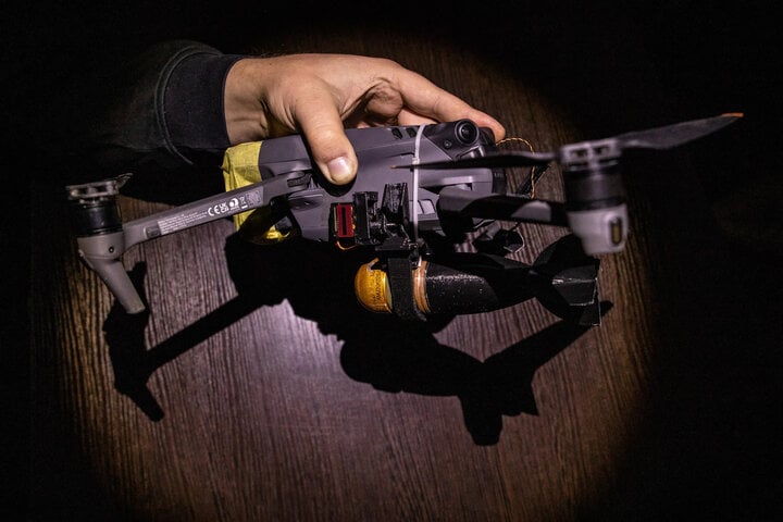 UAV dân sự của DJI được sửa đổi để mang theo lựu đạn khá phổ biến trong xung đột Ukraine. (Ảnh: AP)