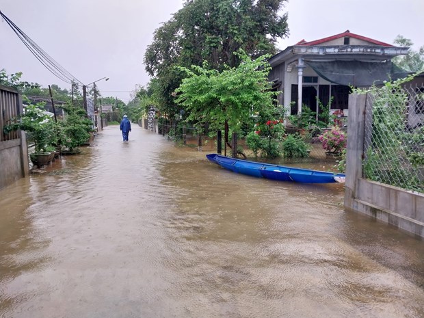 Quảng Trị: Mưa lớn làm ngập nhiều tuyến đường vùng thấp trũng