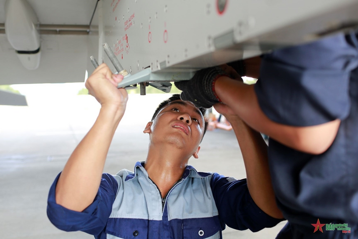 Trong biên chế Không quân nhân dân Việt Nam, Yak-130 nằm trong trang bị Trung đoàn Không quân 940, Trường Sĩ quan Không quân.