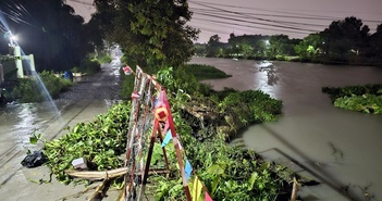 Bình Dương: Hai cây cầu dân sinh bị cuốn trôi sau mưa lớn