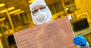 Intel tạo bước đột phá với chất nền thủy tinh Intel tạo bước đột phá với chất nền thủy tinh