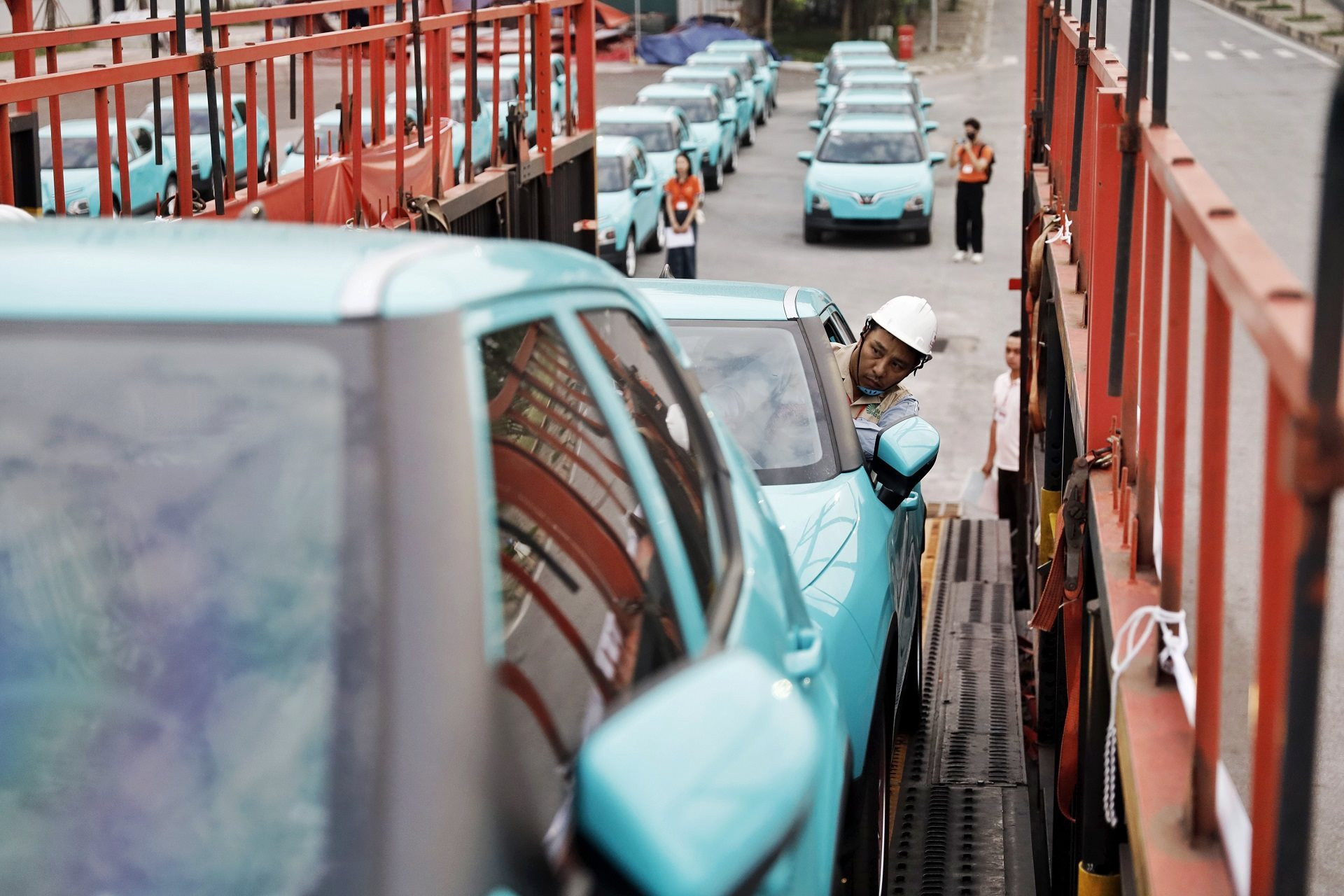 Taxi điện GSM của tỷ phú Phạm Nhật Vượng gia nhập thị trường Lào, chính thức trở thành hãng gọi xe quốc tế - Ảnh 3. Taxi điện GSM của tỷ phú Phạm Nhật Vượng gia nhập thị trường Lào, chính thức trở thành hãng gọi xe quốc tế - Ảnh 3.