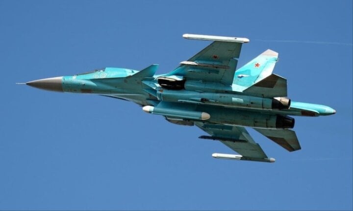 Su-34M mang tên lửa Kinzhal.