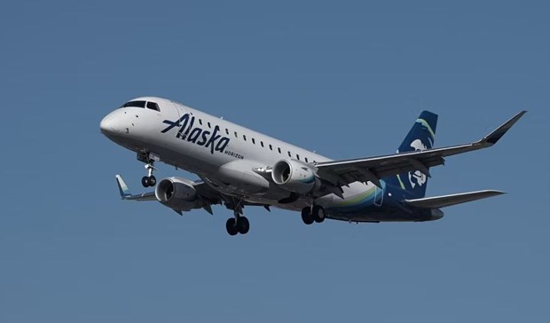Mỹ: Phi công Alaska Airlines tìm cách tắt động cơ khi đi nhờ máy bay
