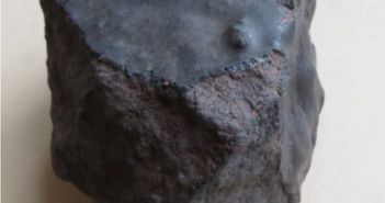 Tảng đá bí ẩn 'du hành' chục nghìn năm ngoài vũ trụ rồi quay về Trái Đất