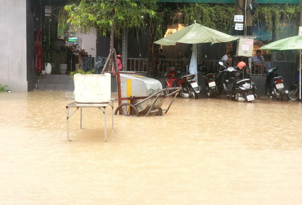 Quảng Trị: Mưa lớn khiến đất, đá tràn ra nhiều tuyến đường