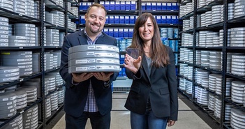Microsoft hé lộ công nghệ lưu trữ hàng tấn dữ liệu trong 100 thế kỷ